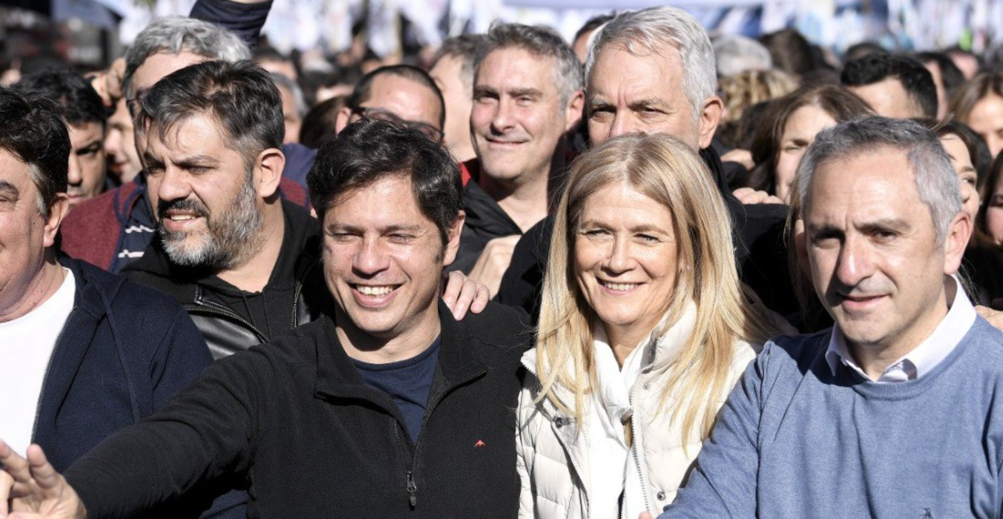 kicillof en marcha en apoyo a cristina kirchner