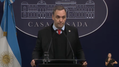 manuel adorni anuncia que se eliminara el dia del empleado estatal